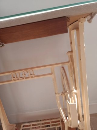 Mesa pie de máquina Alfa