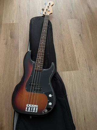 Bajo Fender Precision Bass II + funda de regalo