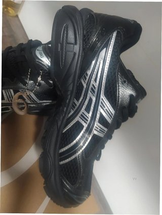 ASICS Gel-Kayano 14 Talla 42 Negro/Plata