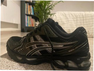 ASICS Gel-Kayano 14 Talla 44 Negro Plata