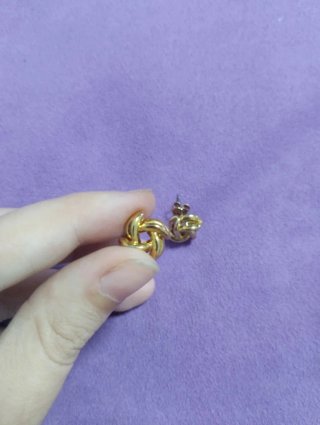 Pendientes dorados nudo entrelazado