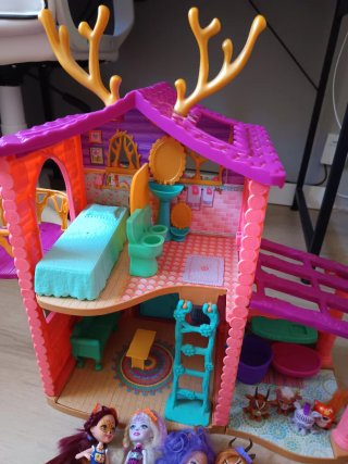 Casa Muñecas Enchantimals + 4 muñecas