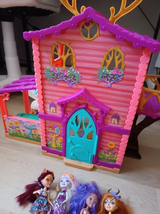 Casa Muñecas Enchantimals + 4 muñecas