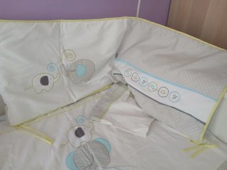 Ropa de  cuna elefantes bordados