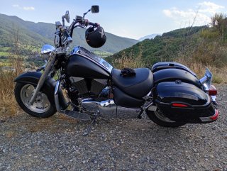 Vendo Suzuki Intruder VL 1500 C Negra