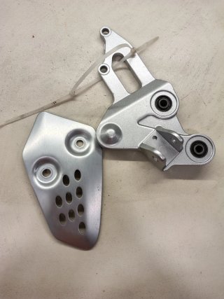 Soporte estribera y palanca Yamaha MT07
