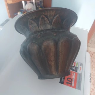 Coppia vasi antichi in metallo