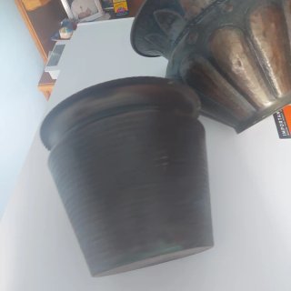 Coppia vasi antichi in metallo