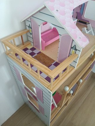Casa de muñecas de madera