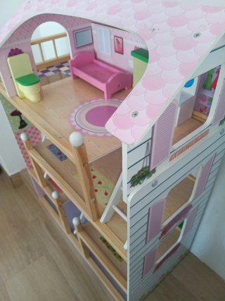Casa de muñecas de madera