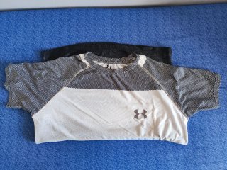 Camiseta Under Armour Negra y Blanca