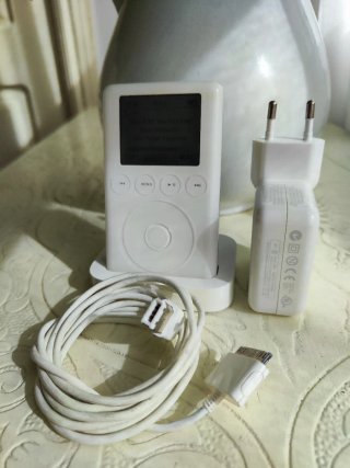 iPod Classic 3ª Gen 20GB A1040 Blanco