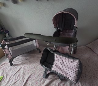 Cuna de juguete con carrito y capazo