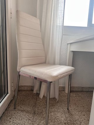 Mesa y 4 Sillas Comedor Blancas
