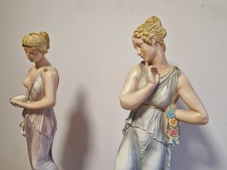Figuras de cerámica estilo clásico