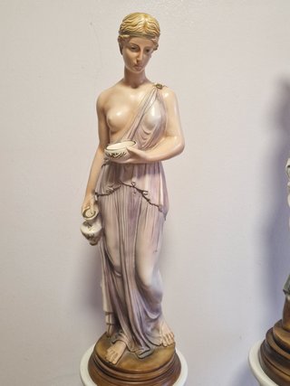 Figuras de cerámica estilo clásico