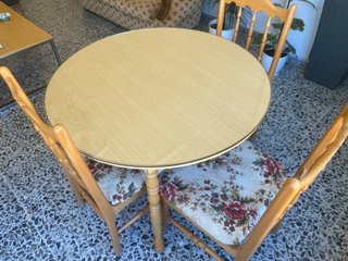 Mesa redonda extensible y 6 sillas - 150€