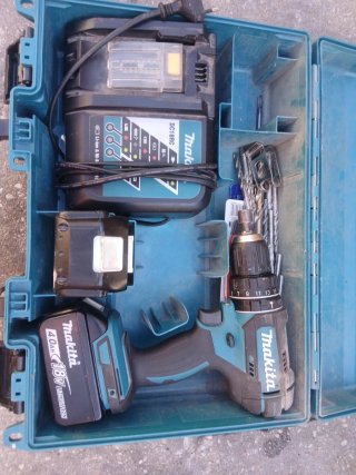 Taladro Makita con Batería 18V y Cargador
