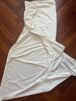 Falda blanca larga fruncida