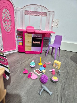 Casa Barbie plegable con accesorios