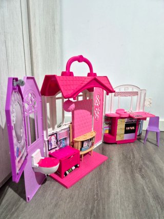 Casa Barbie plegable con accesorios