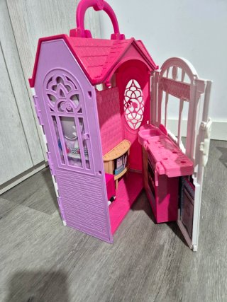 Casa Barbie plegable con accesorios