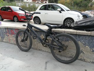 Bicicleta BMX negra