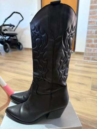 Stivali donna neri con ricami