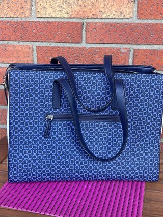 Borsa blu e bianca con fantasia