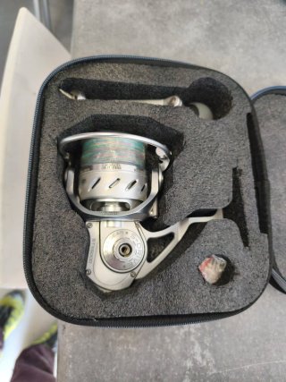 Carrete de pesca STX6000
