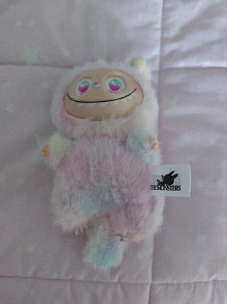 5 Labubu peluches