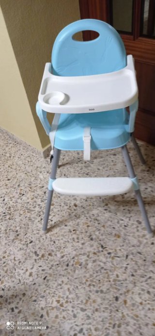Trona bebé azul y blanca