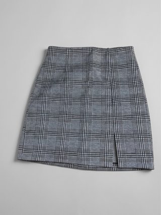 Falda corta de cuadros Stradivarius (Talla XS)