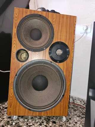 Equipo Hi-Fi: Amplificador, Altavoces, CD