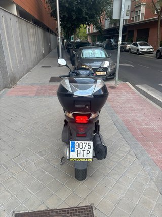 Honda SH300i Negra