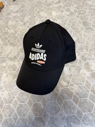 Gorra Adidas Negra Triple Action