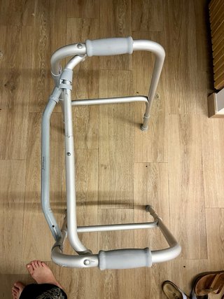 Andador plegable regulable Orthocare – casi nuevo