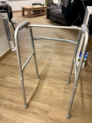 Andador plegable regulable Orthocare – casi nuevo