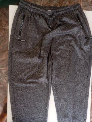 Pantalones deportivos grises