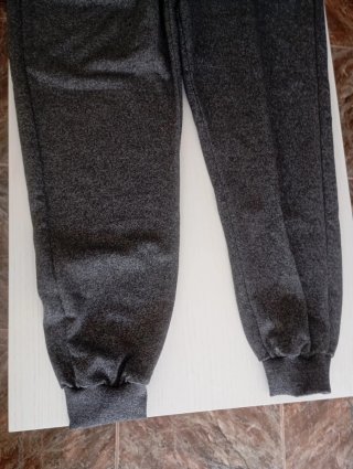 Pantalones deportivos grises