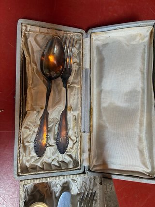 Cubiertos antiguos de plata con estuche