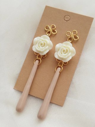 Pendientes flamenca rosas y lágrimas de resina