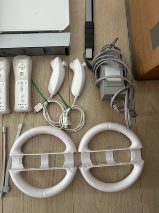 Nintendo Wii + 2 mandos + juegos
