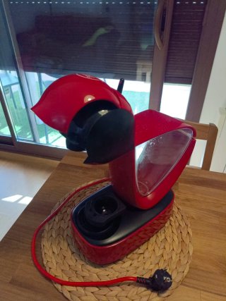 Cafetera Dolce Gusto Roja