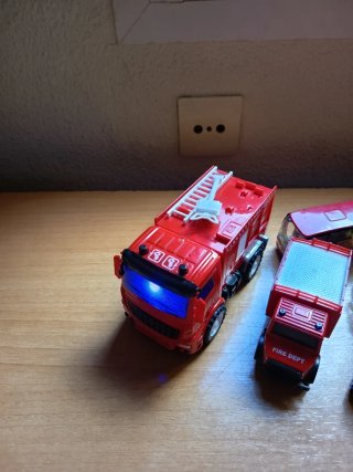 Lote de camiones y coches de juguete