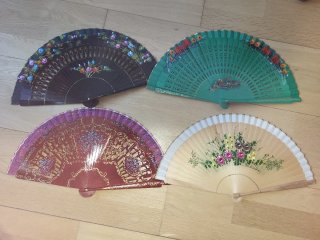 4 abanicos madera pintados a mano - LOTE 22