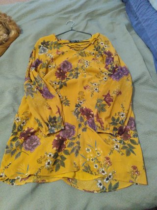 Vestido de verano floral amarillo