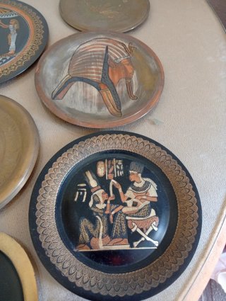 Conjunto de 9 platos decorativos Egipto metal