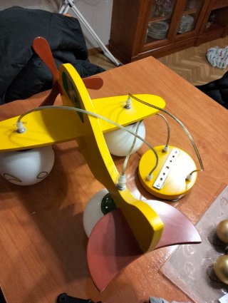 Lámpara infantil avión amarillo