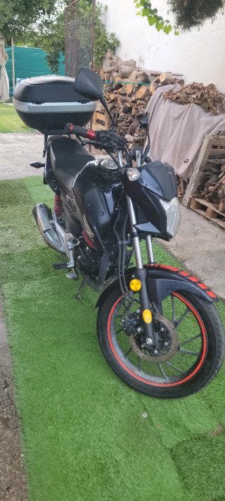Honda CB125F Negra